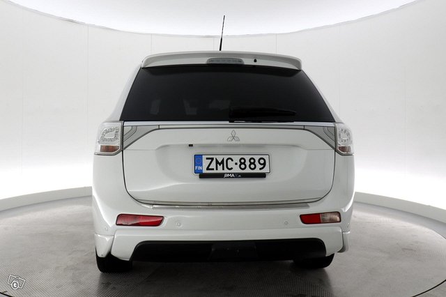 Mitsubishi Outlander PHEV 6