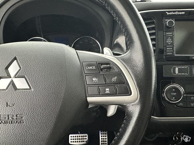 Mitsubishi Outlander PHEV 15