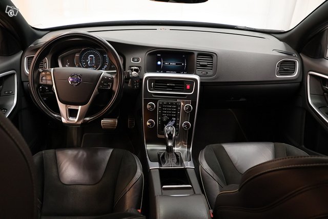 Volvo V60 13