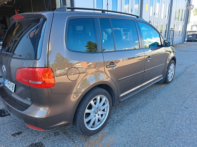 Volkswagen Touran 1