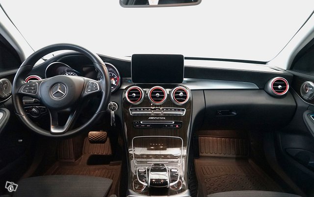 Mercedes-Benz C 8