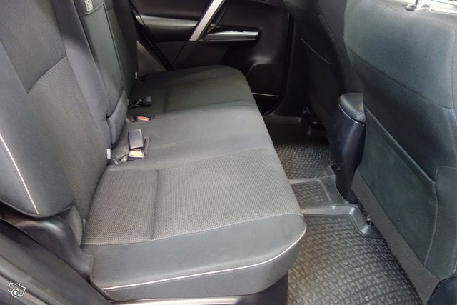 TOYOTA RAV4 8