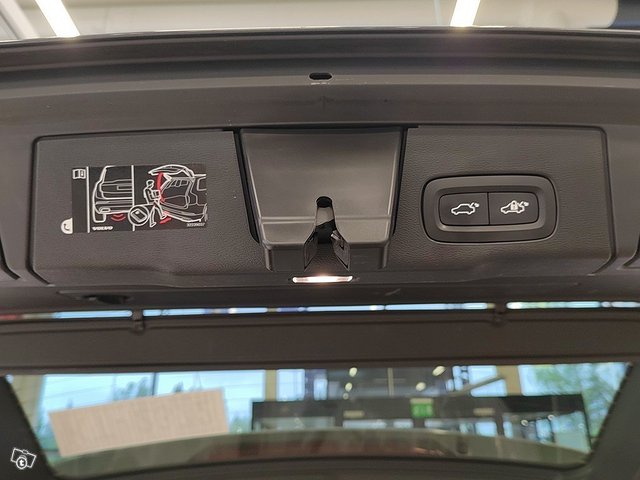 VOLVO XC60 20