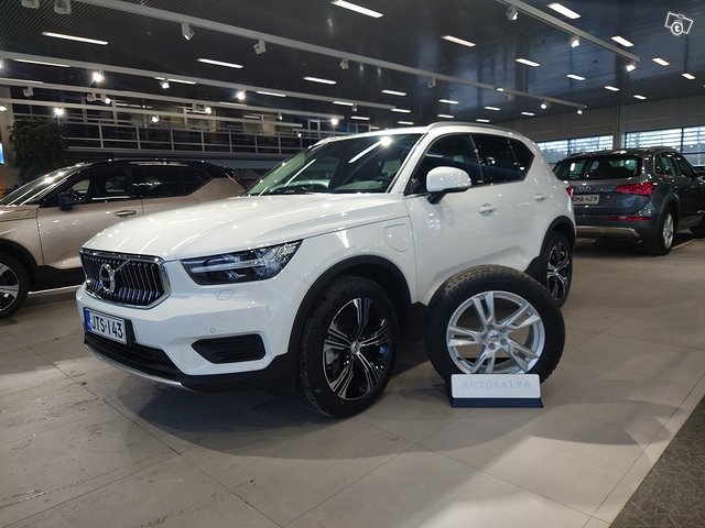 VOLVO XC40 2