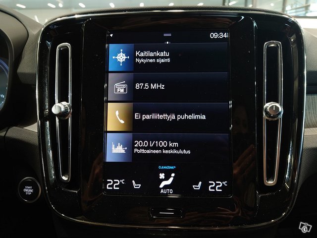 VOLVO XC40 9