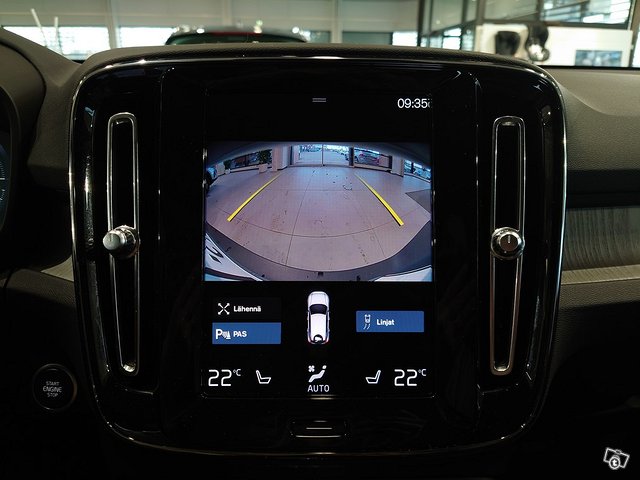 VOLVO XC40 15