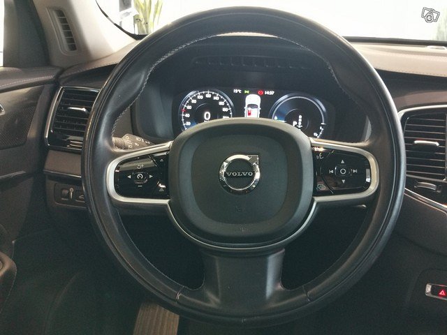 VOLVO XC90 13