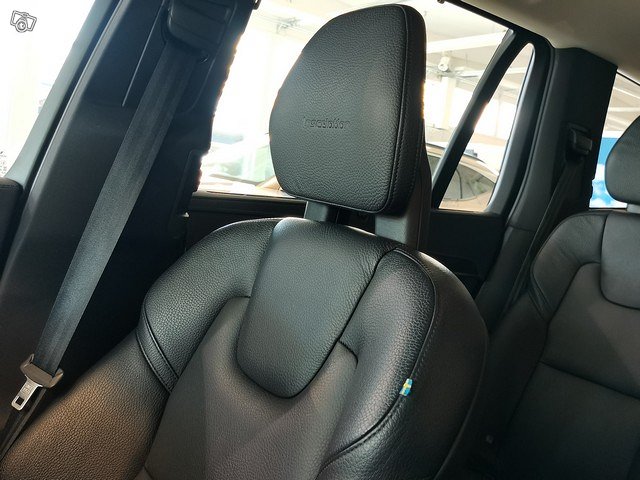 VOLVO XC90 22