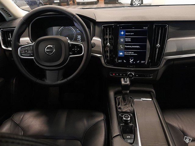 VOLVO S90 9