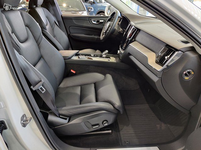 VOLVO XC60 6