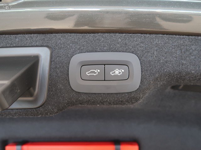 VOLVO S90 23