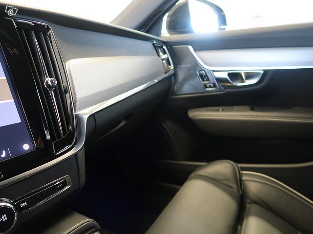 VOLVO V90 17