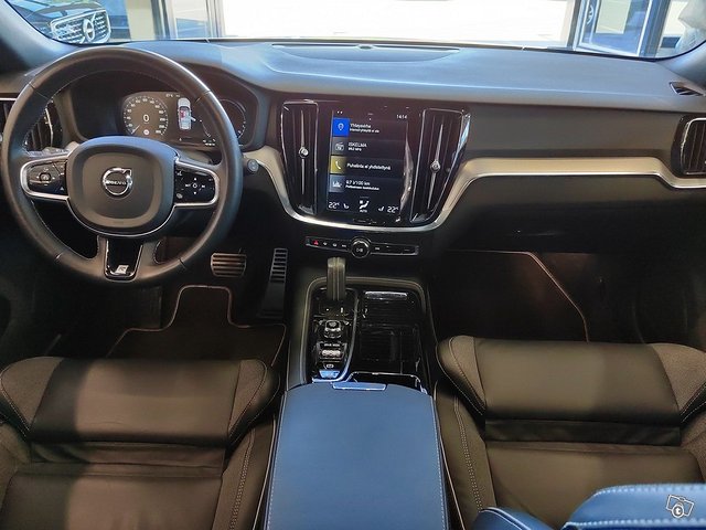 VOLVO V60 5