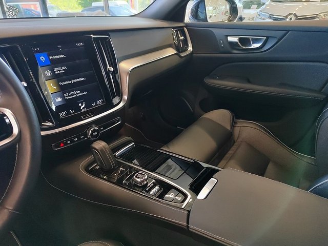 VOLVO V60 12