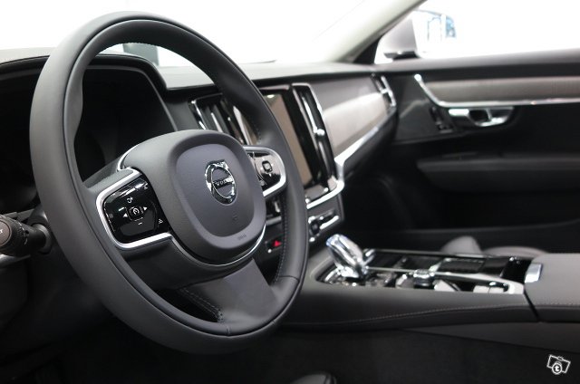 VOLVO V90 18
