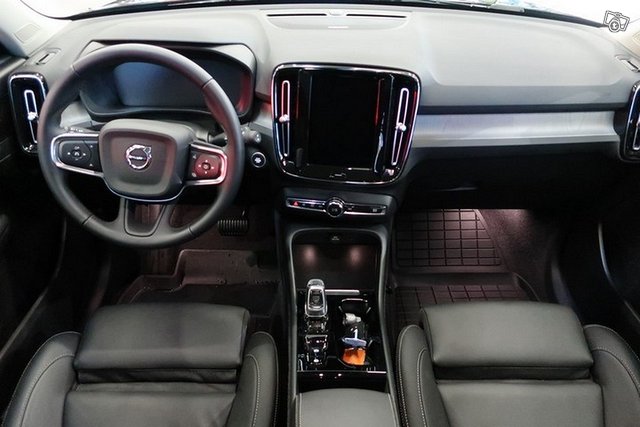 VOLVO XC40 3