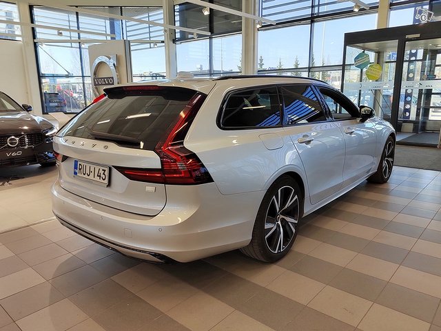 VOLVO V90 3