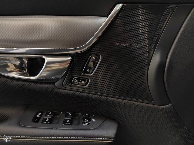 VOLVO V90 19