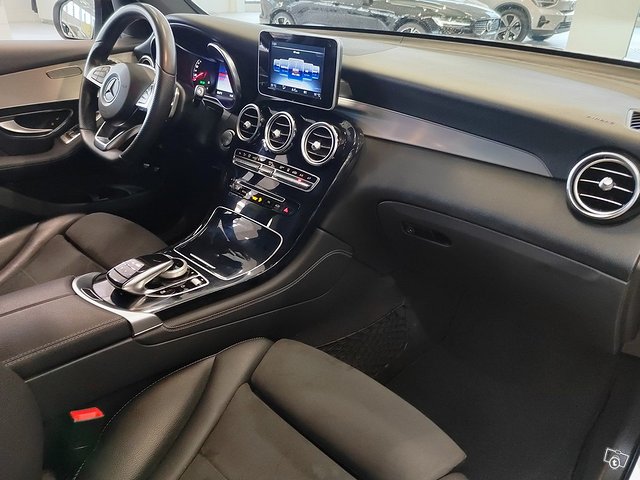 MERCEDES-BENZ GLC 10