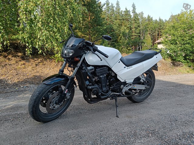 Kawasaki GPX 750R, kuva 1