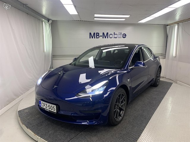 TESLA MODEL 3