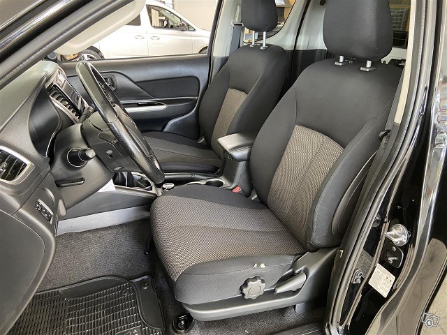 MITSUBISHI L200 9