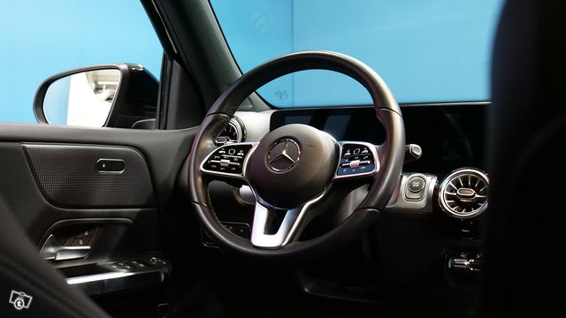 Mercedes-Benz EQB 7