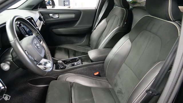 Volvo XC40 9