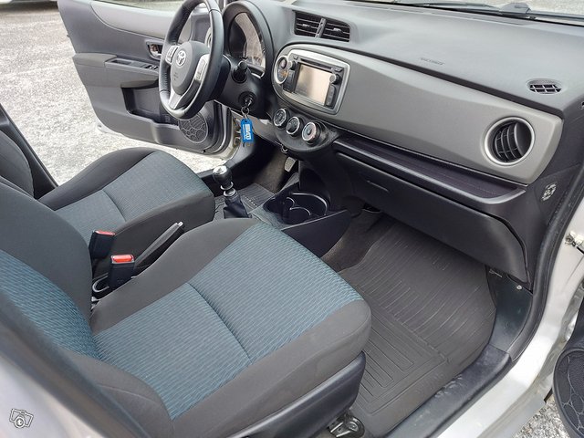 Toyota Yaris 10