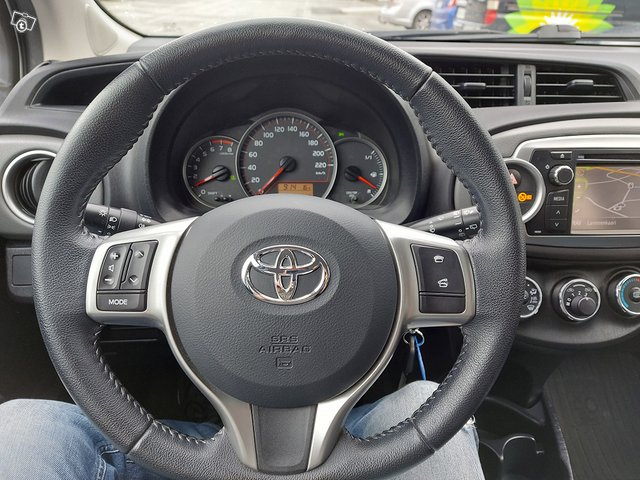 Toyota Yaris 12