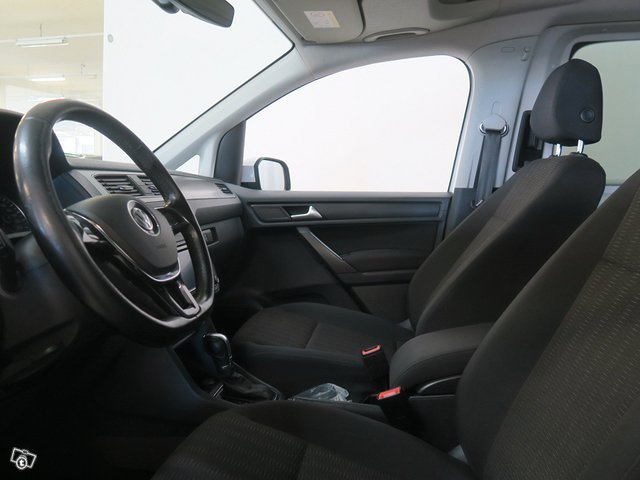 VOLKSWAGEN Caddy Maxi 16