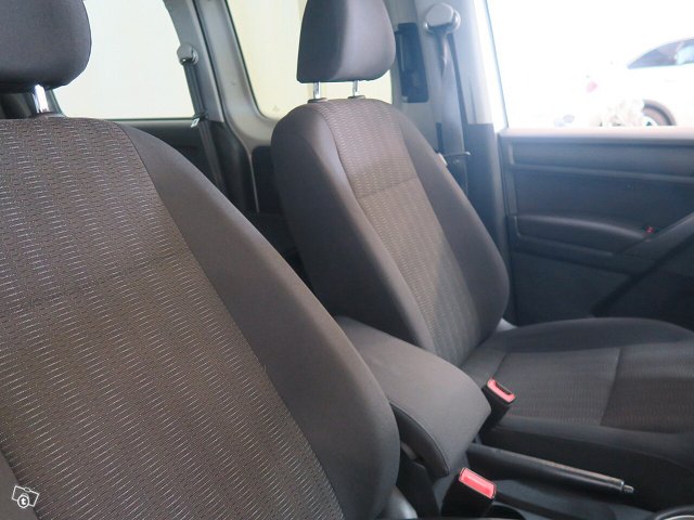VOLKSWAGEN Caddy Maxi 20
