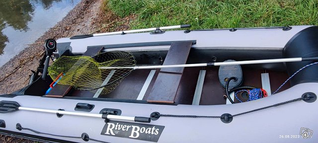 River - Boats, kuva 1