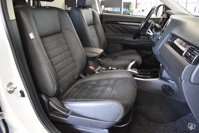 Mitsubishi Outlander PHEV 15