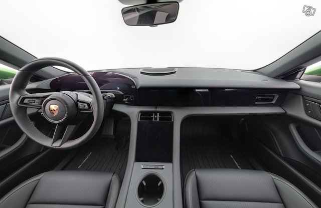 Porsche Taycan 10