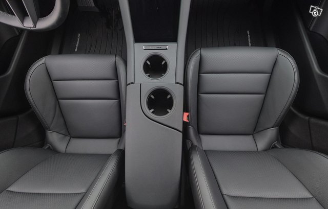 Porsche Taycan 11