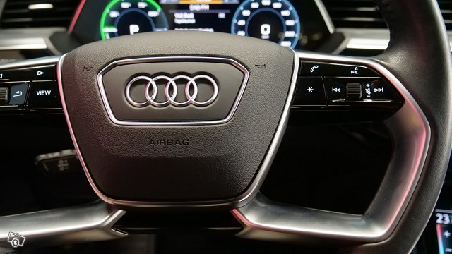Audi E-TRON 14