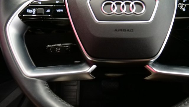 Audi E-TRON 15