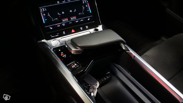 Audi E-TRON 17