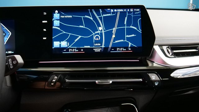 BMW IX1 12