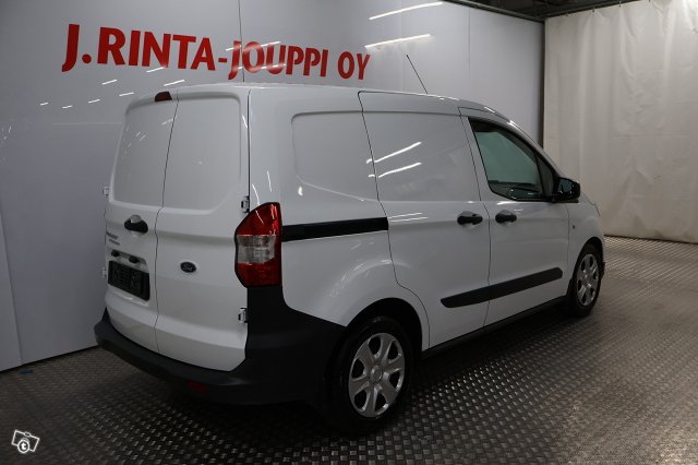 Ford Transit Courier 3