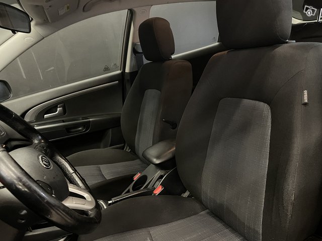 Kia Ceed 8
