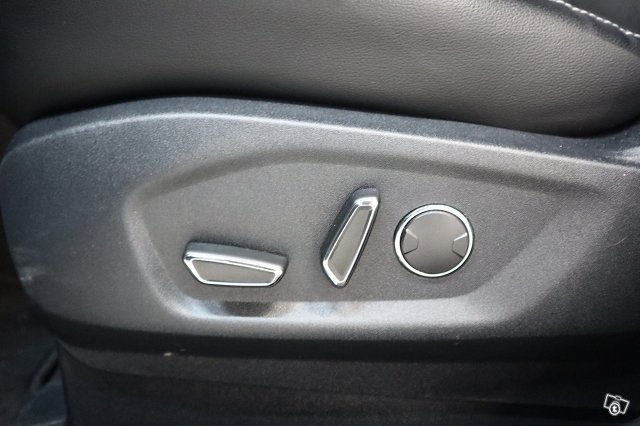Ford S-MAX 11