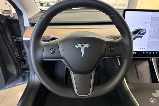 Tesla MODEL 3 11