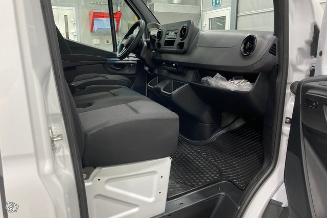 Mercedes-Benz Sprinter 13