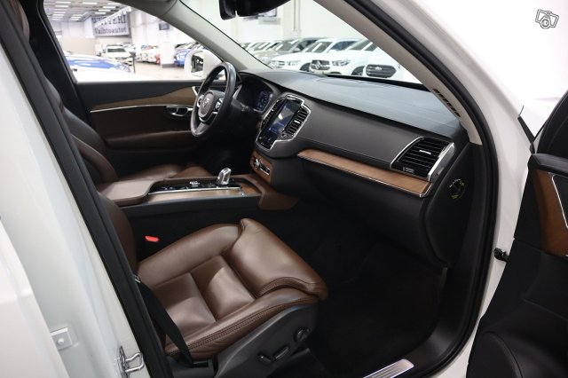 Volvo XC90 11