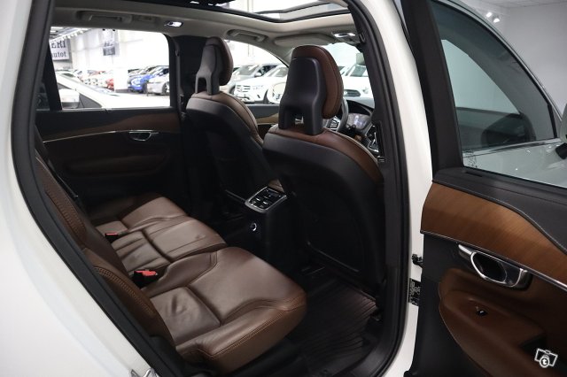 Volvo XC90 17