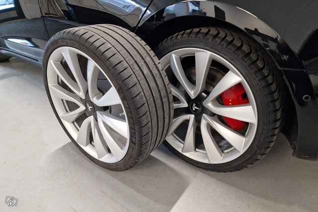 Tesla MODEL 3 18