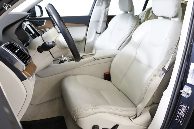 Volvo XC90 11