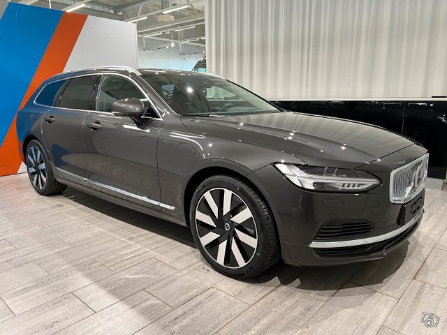 Volvo V90 2